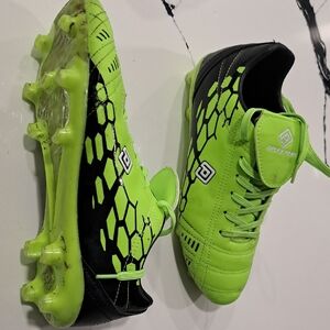 Dynamic Kids Soccer Sneakers - Lime Green and Black